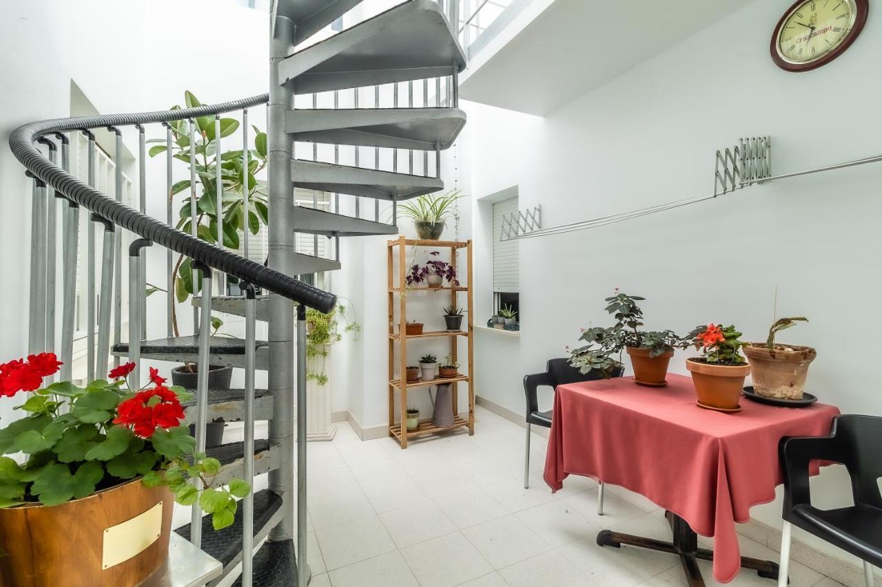 Hostal - Restaurante La Buena Villa By Vivere Stays Villalonquéjar Exteriér fotografie